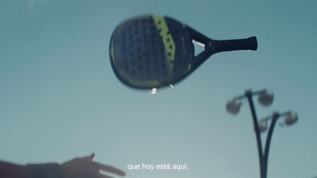 Video Reference N3: Liquid, Sky, Black, Street light, Water, Golf equipment, Electric blue, Skyscraper, Window, Glass