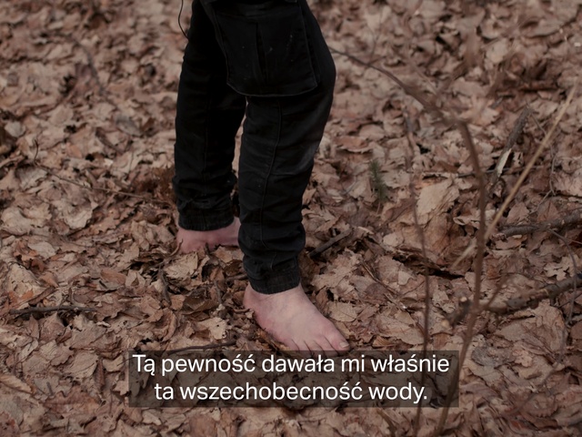 Video Reference N14: People in nature, Sleeve, Gesture, Thigh, Grass, Wood, Adaptation, Calf, Human leg, Barefoot