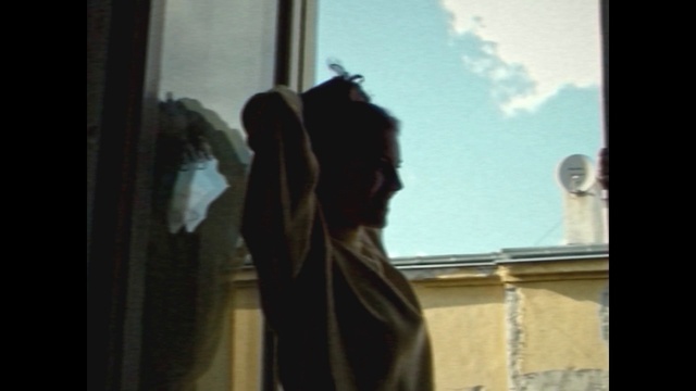 Video Reference N1: Sky, Cloud, Gesture, Window, Tints and shades, Darkness, Glass, Backlighting, Reflection, Room