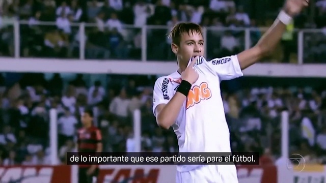 Video Reference N2: Sports uniform, Flash photography, Gesture, Player, Jersey, Fan, Microphone, Competition event, T-shirt, Leisure