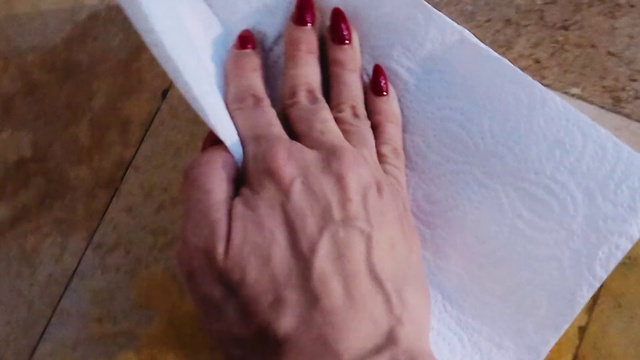 Video Reference N1: Nail polish, Gesture, Body jewelry, Nail care, Thumb, Finger, Barefoot, Nail, Toe, Wrist