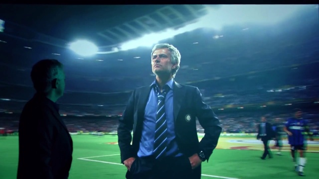 Video Reference N0: Atmosphere, World, Coat, Light, Tie, Standing, Flash photography, Player, Grass, Fun