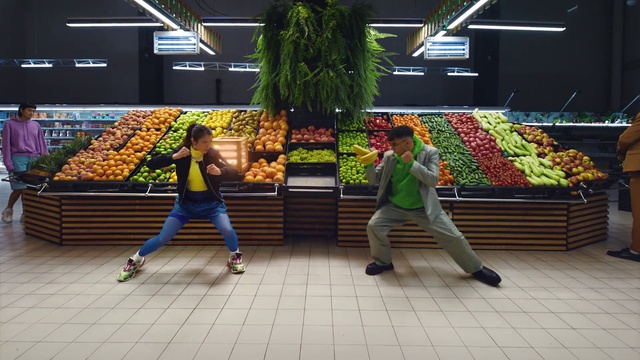 Video Reference N9: Plant, Food, Natural foods, Whole food, Grass, Greengrocer, City, Leisure, Local food, Retail