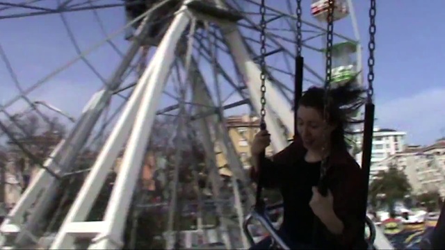 Video Reference N2: Sky, Ferris wheel, Leisure, Fun, Recreation, Mast, Pole, Amusement ride, Event, Automotive wheel system