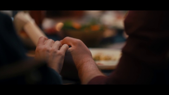Video Reference N6: Arm, Human body, Gesture, Finger, Flash photography, Thumb, Comfort, Wrist, Nail, Barefoot