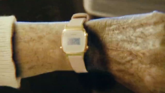 Video Reference N1: Watch, Natural material, Clock, Gadget, Wrist, Jewellery, Watch accessory, Electric blue, Strap, Metal