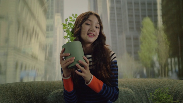 Video Reference N0: Hand, Smile, Plant, Happy, Communication Device, Flash photography, Mobile phone, Gadget, Grass, Long hair