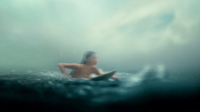 Video Reference N6: Water, Sky, Fluid, Flash photography, Underwater, Cloud, Bathing, Recreation, Wind wave, Barechested