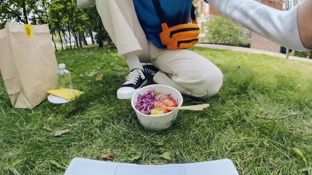 Video Reference N0: Shoe, Food, Plant, Yellow, Grass, Sneakers, Tree, Helmet, Sports gear, Leisure