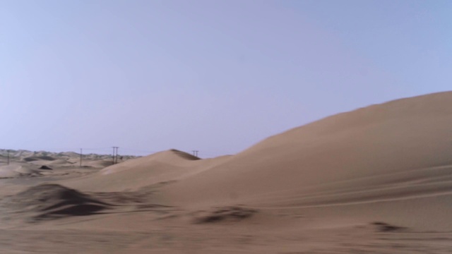 Video Reference N1: Brown, Sky, Ecoregion, Cloud, Erg, Landscape, Horizon, Singing sand, Aeolian landform, Dune