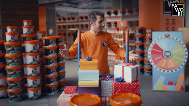 Video Reference N1: World, Orange, Textile, Table, Sleeve, Fun, Leisure, T-shirt, Plastic, Event