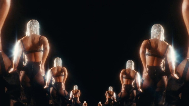 Video Reference N4: Muscle, Entertainment, Performing arts, Shorts, Chest, Barechested, Choreography, Thigh, Trunk, Event