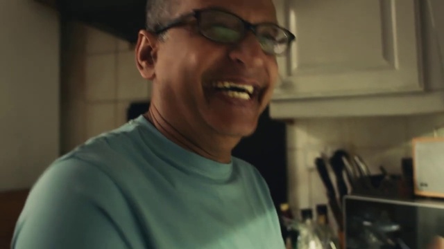 Video Reference N6: Forehead, Nose, Glasses, Smile, Cheek, Chin, Eyebrow, Vision care, Mouth, Jaw