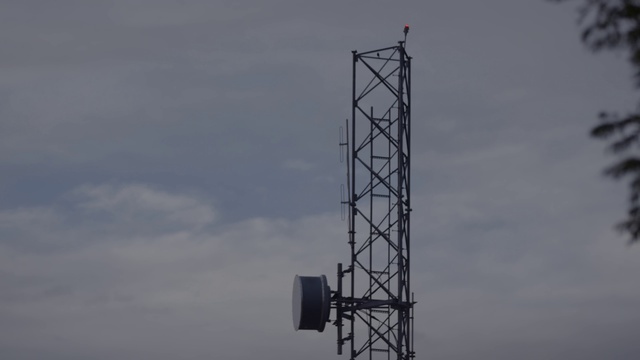 Video Reference N0: Sky, Cloud, Transmitter station, Electricity, Telecommunications engineering, Technology, Antenna, Public utility, Pole, Electrical supply
