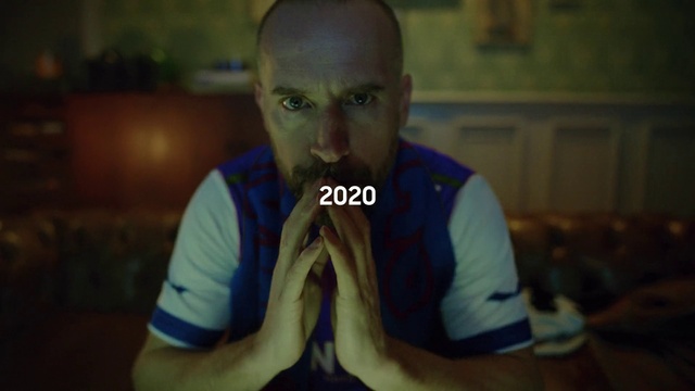 Video Reference N0: Beard, Jaw, Neck, Sleeve, Gesture, T-shirt, Facial hair, Chest, Electric blue, Moustache