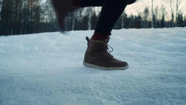 Video Reference N6: Footwear, Shoe, Cloud, Leg, Snow, Sky, People in nature, Street fashion, Dress, Grey