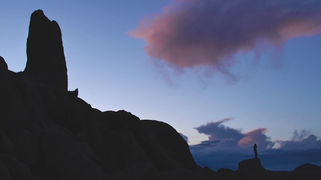 Video Reference N1: Cloud, Sky, Atmosphere, Ecoregion, World, Highland, Mountain, Dusk, Sunrise, Atmospheric phenomenon