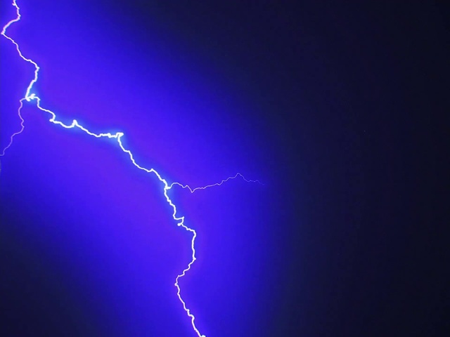 Video Reference N8: Thunder, Atmosphere, Lightning, Sky, Thunderstorm, Electricity, Electric blue, Geological phenomenon, Electrical supply, Wind