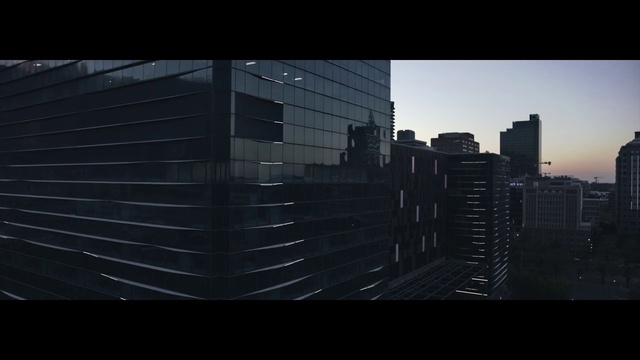 Video Reference N0: Building, Window, Skyscraper, Sky, Rectangle, Fixture, Tower block, Urban design, Condominium, Tints and shades