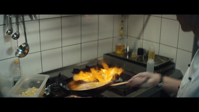 Video Reference N0: Watch, Kitchen appliance, Stove, Cooking, Gas, Cuisine, Fire, Tableware, Heat, Hearth