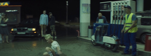 Video Reference N5: Tire, Light, Wheel, Black, Standing, Mode of transport, Midnight, Darkness, Leisure, Event