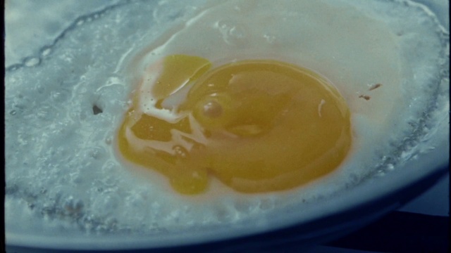 Video Reference N1: Food, Egg yolk, Ingredient, Fluid, Egg white, Recipe, Cuisine, Dish, Animal product, Liquid