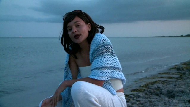 Video Reference N5: Water, Sky, Hairstyle, Eye, Azure, Flash photography, Sleeve, Happy, Thigh, Beach