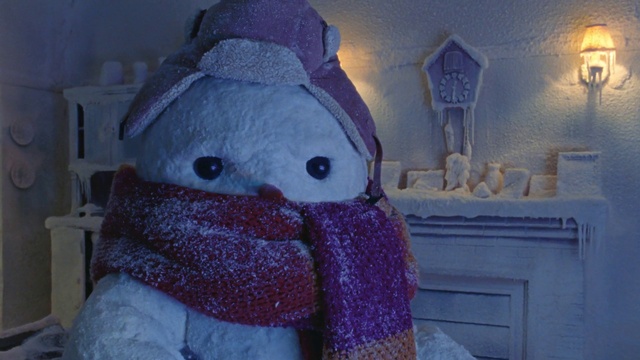 Video Reference N2: Purple, Azure, Textile, Toy, Grey, Wall, Freezing, Electric blue, Stuffed toy, Room
