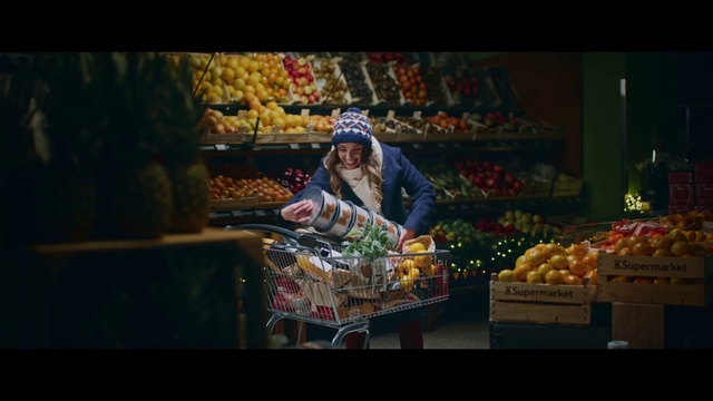 Video Reference N3: Food, Fruit, Selling, Natural foods, Whole food, Hawker, Retail, Greengrocer, Trade, Market