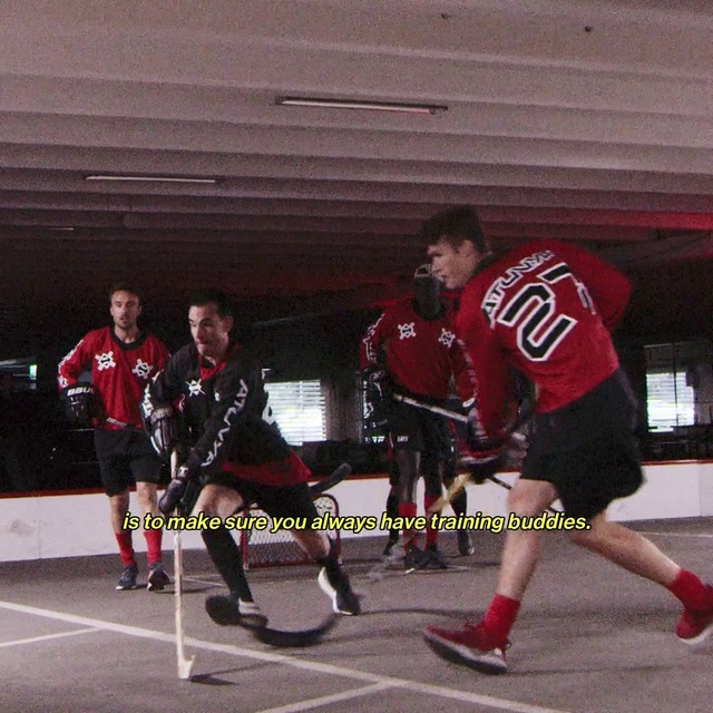 Video Reference N2: Sports uniform, Active shorts, Jersey, Shorts, Player, Sportswear, Knee, Thigh, Competition event, Sports equipment