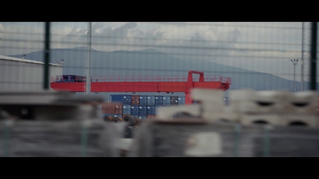 Video Reference N5: Cloud, Sky, Rectangle, Tints and shades, Window, Air travel, City, Glass, Naval architecture, Horizon