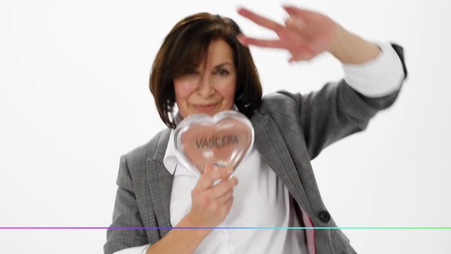 Video Reference N1: Hair, Hand, Outerwear, Smile, Sleeve, Ear, Happy, Gesture, Finger, Thumb