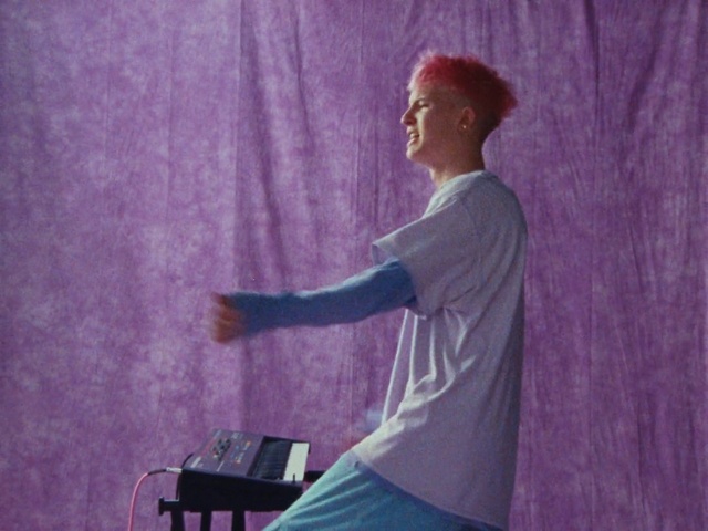 Video Reference N4: Purple, Audio equipment, Music, T-shirt, Computer, Entertainment, Performing arts, Laptop, Event, Elbow