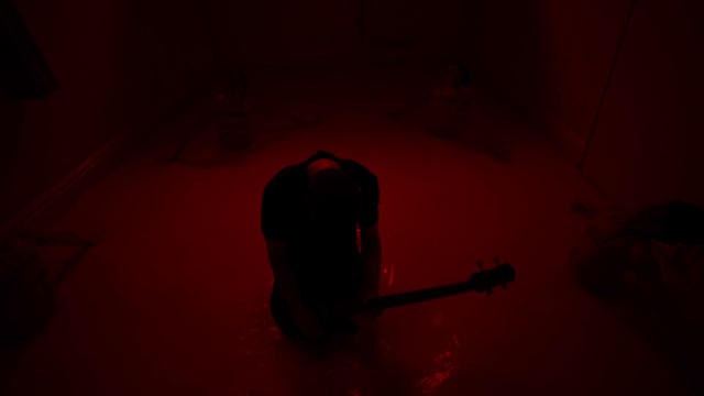 Video Reference N10: Sky, Automotive lighting, Microphone, Wood, Branch, Twig, Flash photography, Musical instrument, Tints and shades, Entertainment