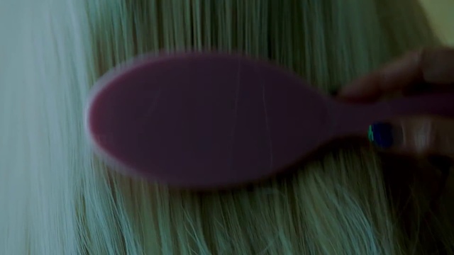 Video Reference N1: Hair, Hand, Eyelash, Brush, Purple, Textile, Ear, Finger, Pink, Violet