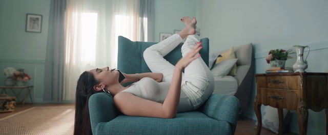 Video Reference N3: Joint, Skin, Furniture, Shoulder, Couch, Leg, Comfort, Dress, Flash photography, Neck