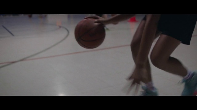 Video Reference N0: Basketball, Sports equipment, Ball, Knee, Player, Football, Wood, Basketball, Ball game, Team sport