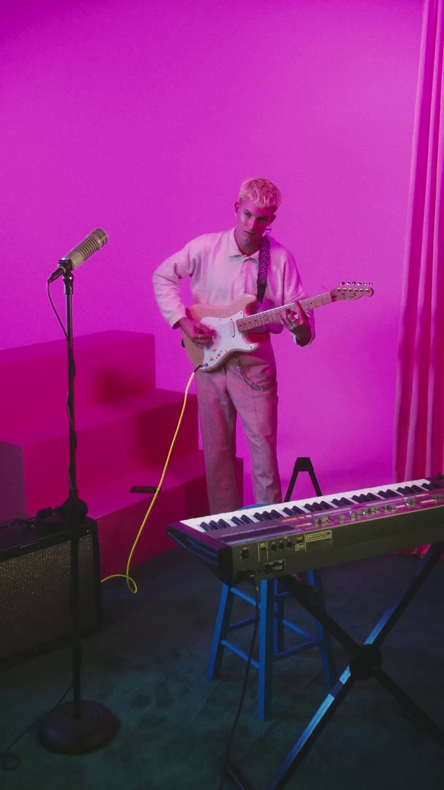 Video Reference N1: Jeans, Musical instrument, Microphone, Musician, Plant, String instrument, Guitar, String instrument, Purple, Concert