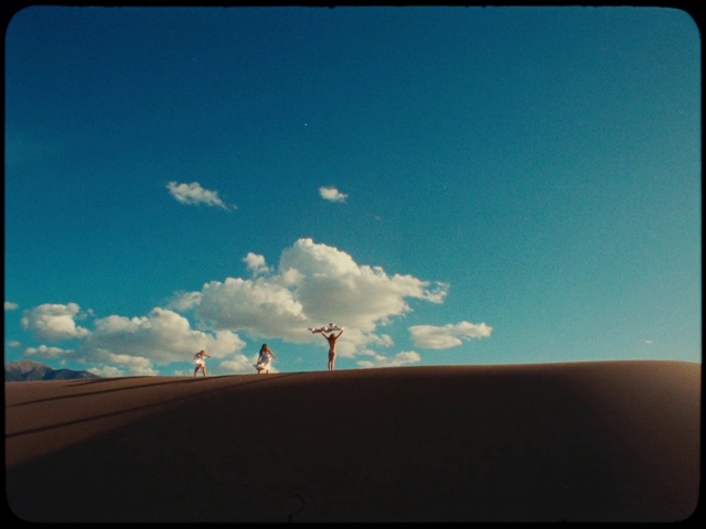 Video Reference N2: Sky, Cloud, Blue, Azure, Rectangle, Gadget, Horizon, Natural landscape, Display device, Tints and shades