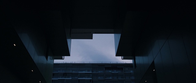 Video Reference N0: Building, Cloud, Sky, Grey, Rectangle, Tints and shades, City, Symmetry, Glass, Facade
