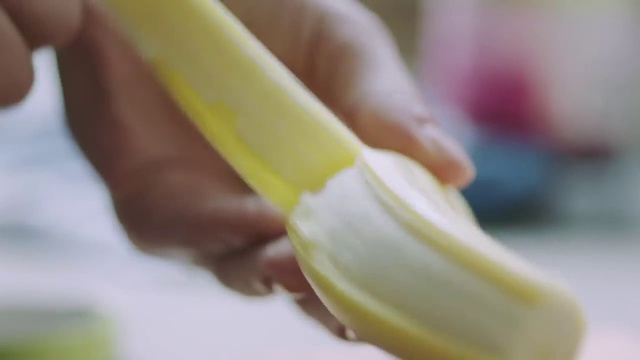Video Reference N1: Food, Ingredient, Banana family, Cuisine, Dairy, Fruit, Nail, Thumb, Dish, Natural foods