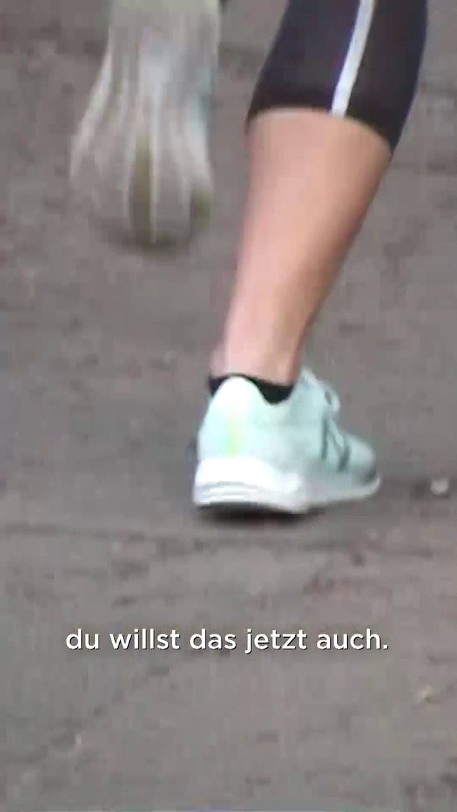 Video Reference N1: Sportswear, Walking shoe, Knee, Human leg, Electric blue, Athletic shoe, Calf, Thigh, Asphalt, Foot