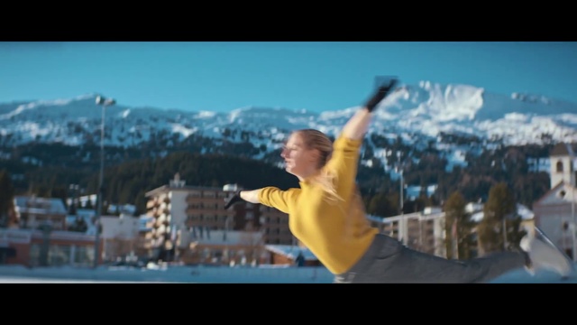 Video Reference N1: Sky, Mountain, Flash photography, People in nature, Gesture, Happy, Travel, Snow, Natural landscape, Leisure