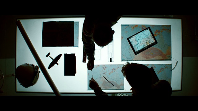 Video Reference N3: Lighting, Gesture, Art, Font, Display device, Technology, Electronic device, Room, Multimedia, Darkness