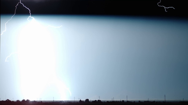 Video Reference N4: Atmosphere, Sky, Thunder, Light, Cloud, Thunderstorm, Azure, Lightning, Electricity, Astronomical object