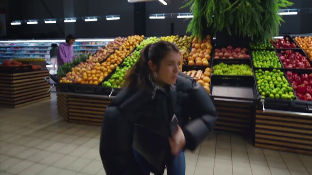 Video Reference N6: Food, Fruit, Green, Selling, Natural foods, Greengrocer, Whole food, Food group, Convenience store, Retail